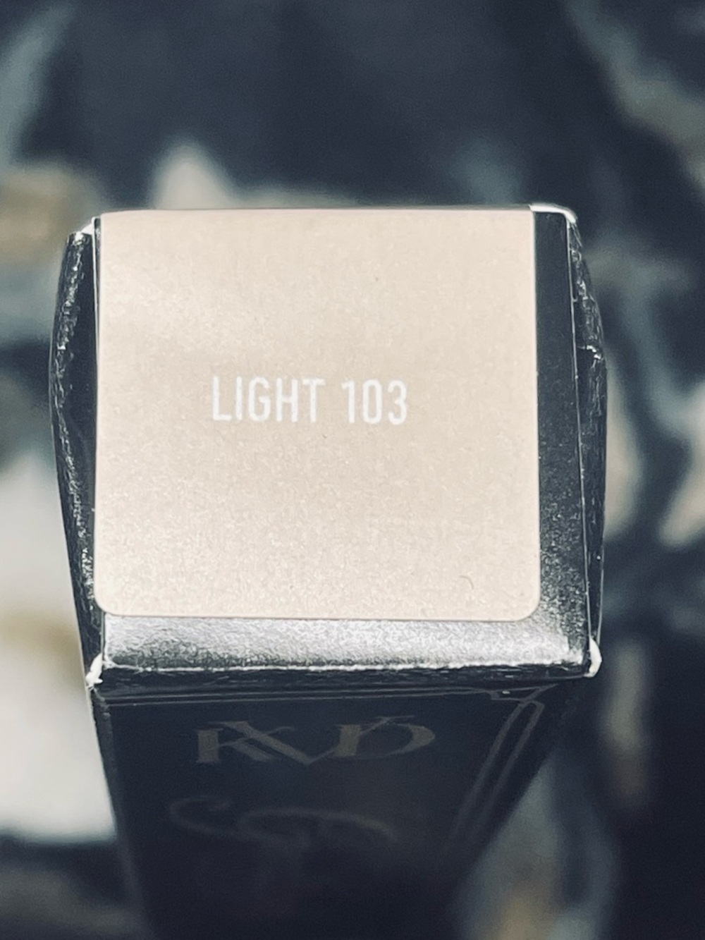 KVD Light 103 Good Apple Lightweight Full Coverage Concealer - Picture 3 of 4